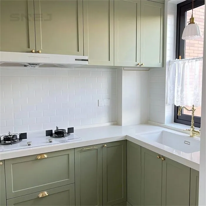 Mid -eeuwse moderne stijl keukenkasten